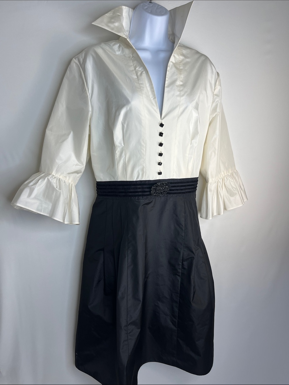 Kay Unger Ivory and Black Fancy  Dress with Ruffle Sleeves and Brooch - Picture 4 of 11